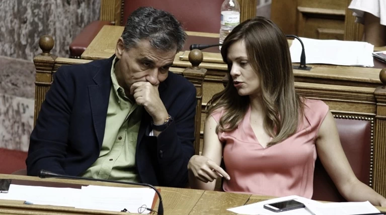 Αρον- άρον απέσυρε η Αχτσιόγλου ρυθμίσεις από το εργασιακό νομοσχέδιο