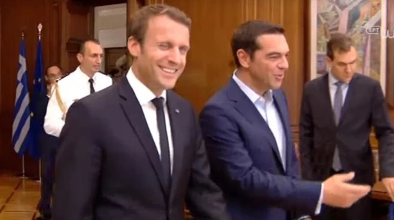 Σε ποιον έκλεισε το μάτι ο Μακρόν στο Μέγαρο Μαξίμου;