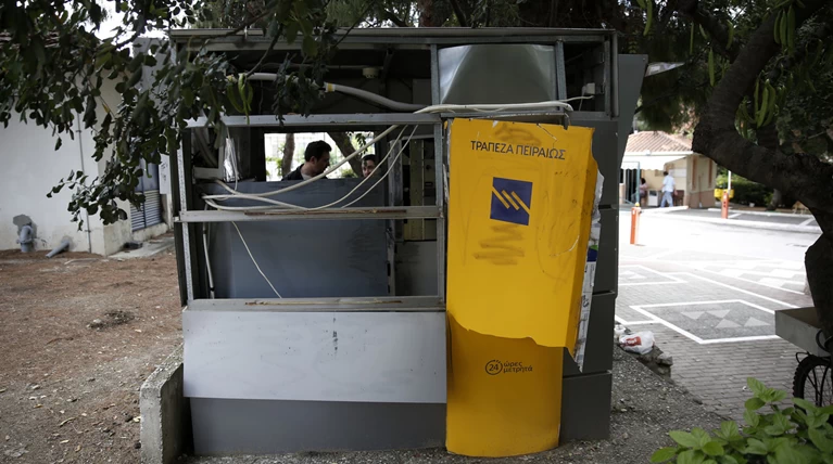 Για ...Όσκαρ: Ανατίναξαν ΑΤΜ και δεν κατάφεραν να πάρουν τα χρήματα