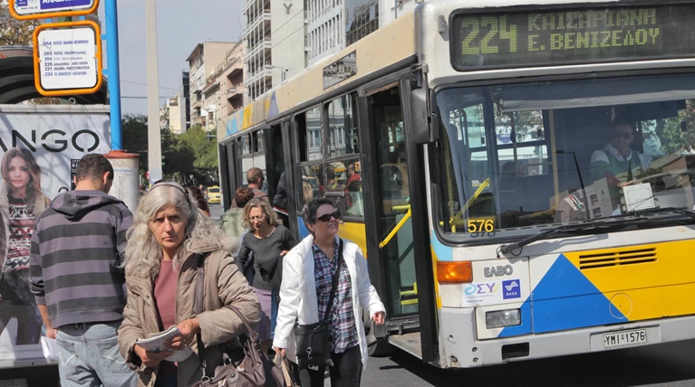 Εκδίδονται οι πρώτες ηλεκτρονικές κάρτες του ΟΑΣΑ
