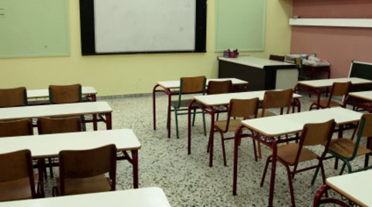 Αναρχικοί πέταξαν μπογιές σε ιδιωτικό σχολείο στον Καρέα