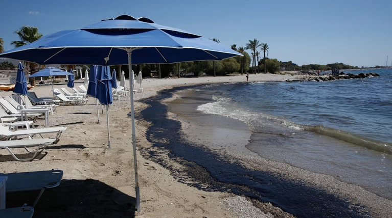 Αναπάντητα ερωτήματα για την περιβαλλοντική βόμβα στο Σαρωνικό