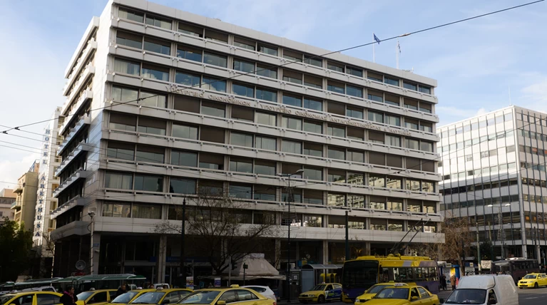 Αλλαγές στη φορολογία φέρνει η "μαύρη" τρύπα στα έσοδα