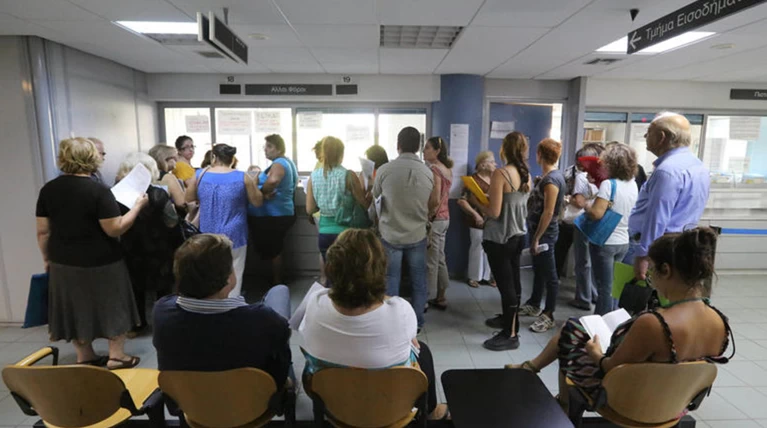 Θλιβέρη πρωτιά για την Ελλάδα: Πρωταθλήτρια στην αύξηση φόρων