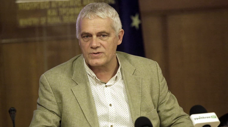 Οικολόγος Τσιρώνης: Φταίει η ...κοινωνία που θέλει πετρέλαιο