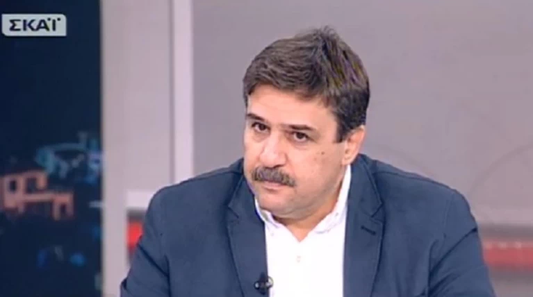 Ξανθός "αδειάζει" Κουρουμπλή για τα... μπάνια στον Σαρωνικό