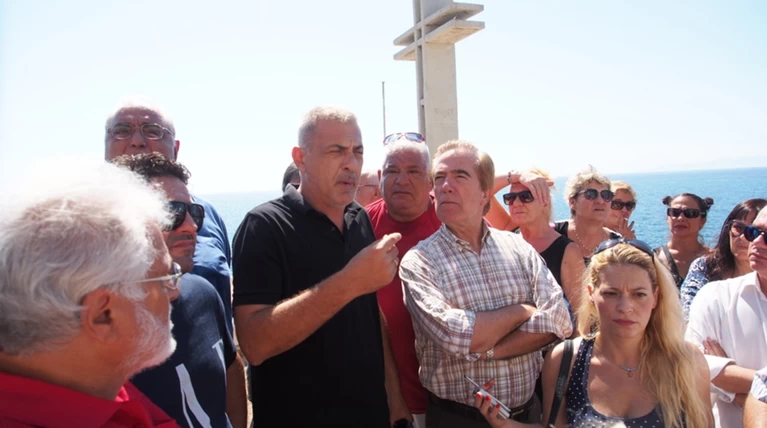 Διαμαρτυρία πολιτών για τη μόλυνση των ακτών της Πειραϊκής