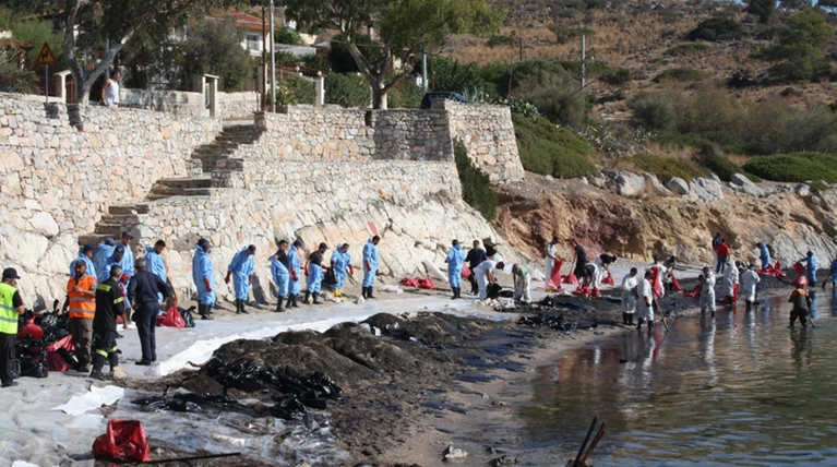 Εφιάλτης στο Σαρωνικό: Όλη η λίστα με τις «μαύρες» παραλίες