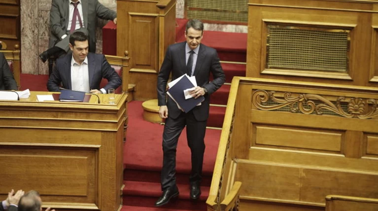Πόλεμος ΝΔ-Μαξίμου για την «άγνωστη» εταιρία δημοσκοπήσεων