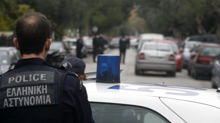 Ενοπλη αιματηρή συμπλοκή στην Πλατεία Δαβάκη στην Καλλιθέα