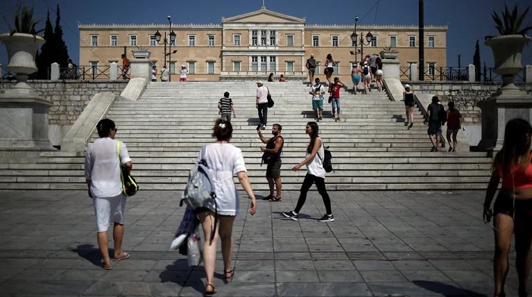 Bloomberg: Οι αγορές ανησυχούν για καθυστερήσεις στην γ' αξιολόγηση