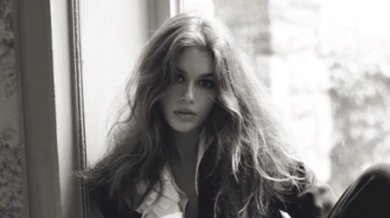 Η Κάια Γκέρμπερ στη Vogue σαν σωσίας της μαμάς της