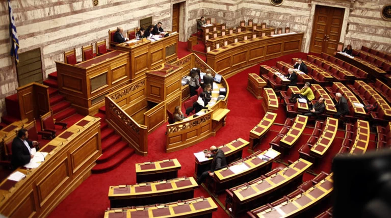 "Σφυροκόπημα" Κουρουμπλή στη Βουλή ετοιμάζει η αντιπολίτευση