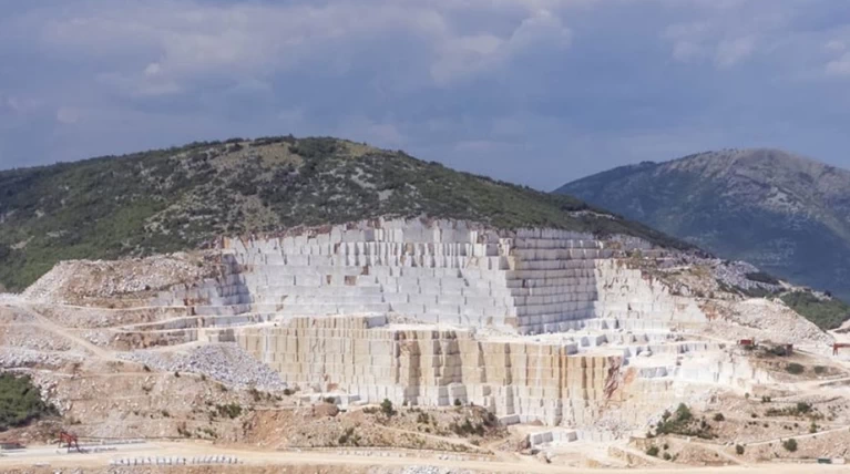 "Εκλεισε" από την Παυλίδης η εξαγορά που αλλάζει τον χάρτη στα μάρμαρα