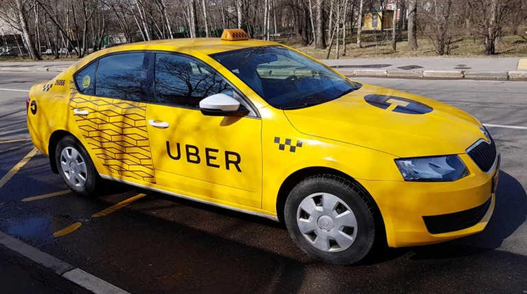 Η Uber χάνει την άδεια λειτουργίας της στο Λονδίνο
