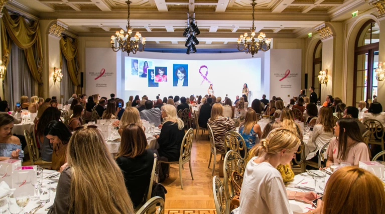 Estee Lauder: 25 χρόνια εκστρατείας για τον καρκίνο του μαστού
