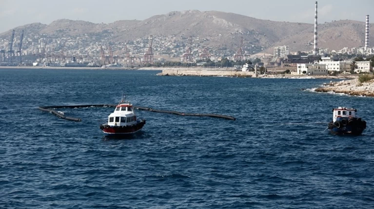 Από το δεξαμενόπλοιο "Siros" η απάντληση από το "Αγία Ζώνη ΙΙ"