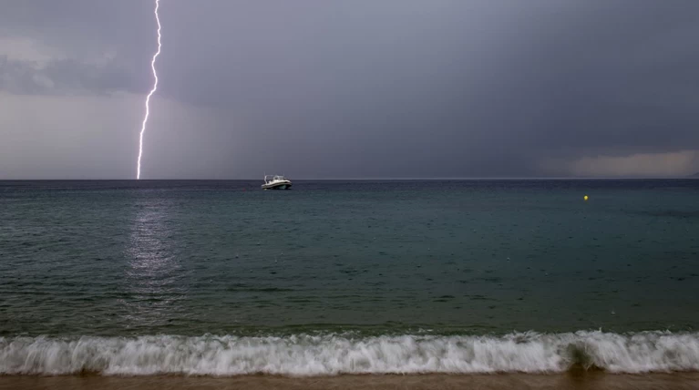 Εκτακτο δελτίο καιρού: Προσοχή, ισχυρές βροχές και καταιγίδες
