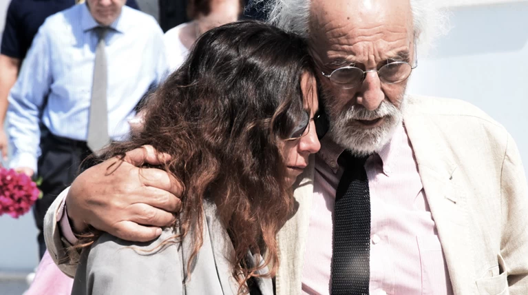 40 μέρες χωρίς τη Ζωή: Συγκίνηση και θλίψη στο μνημόσυνο της Λάσκαρη