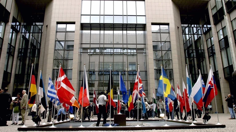 Επισήμως εκτός διαδικασίας υπερβολικού ελλείμματος η Ελλάδα