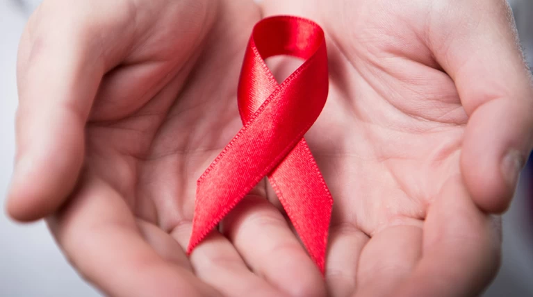 Σαρώνει το AIDS σε ηλικίες άνω των 50 ετών- Αύξηση κρουσμάτων στην Ελλάδα
