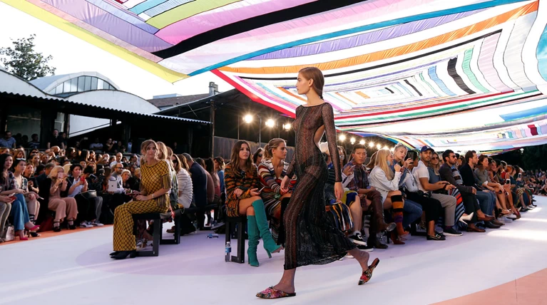 Milan Fashion Week: Οταν η μόδα έχει κέφια