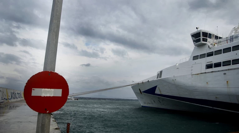 Δεμένα τα πλοία σε Ραφήνα και Λαύριο λόγω μποφόρ στο Αιγαίο