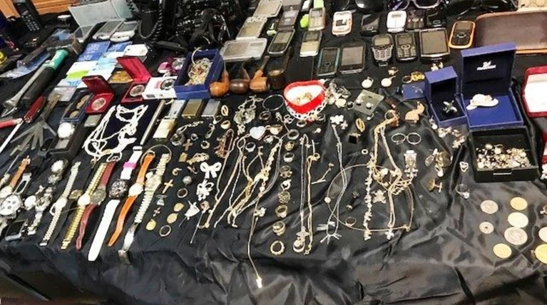 Από λαπτοπ μέχρι σφραγίδες, 43 χρονος έκλεβε ό,τι από υπουργεία