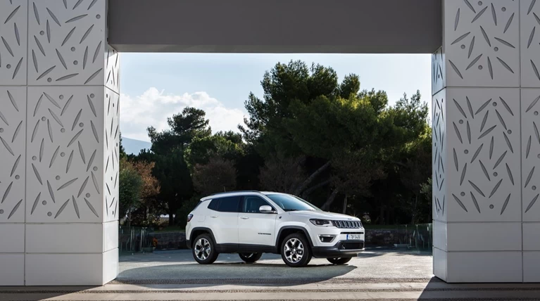 Jeep Compass: Εντυπωσιακή αποκάλυψη επί ελληνικού εδάφους