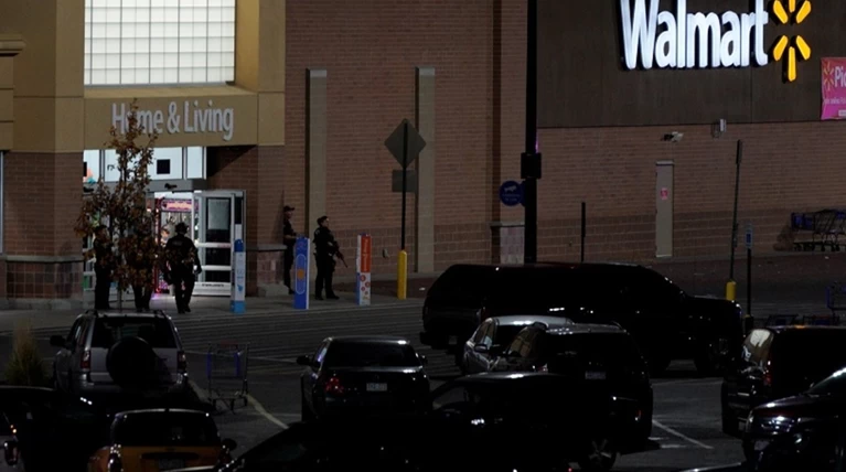 Νέος τρόμος στις ΗΠΑ: Τρεις νεκροί από πυρά σε κατάστημα Walmart (ΦΩΤΟ)