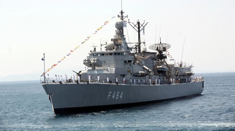 Η φρεγάτα Κανάρης προσάραξε στη νησίδα Αταλάντη