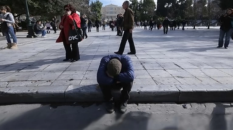 Θλιβερή πρωτιά για την Ελλάδα των ανέργων και των χαμηλών μισθών