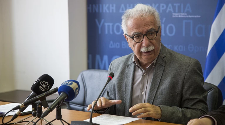 Γαβρόγλου: Σε λιγότερα μαθήματα οι φετινές εξετάσεις της Γ' Λυκείου