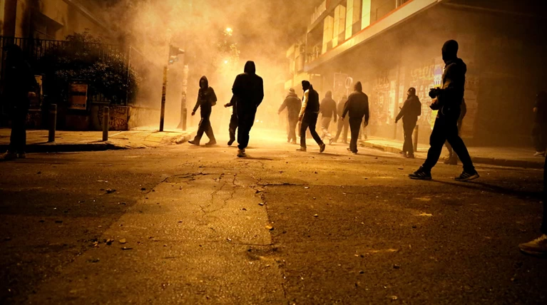 Handelsblatt: "Σκιά φόβου πάνω από την Αθήνα"
