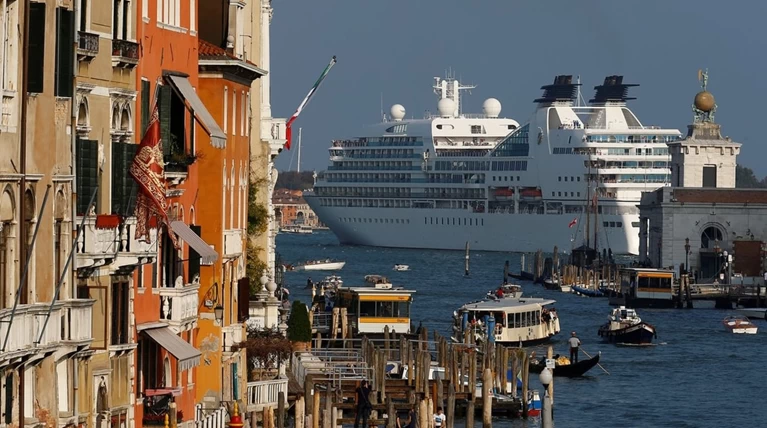 Τέλος τα μεγάλα κρουαζιερόπλοια από τη Βενετία