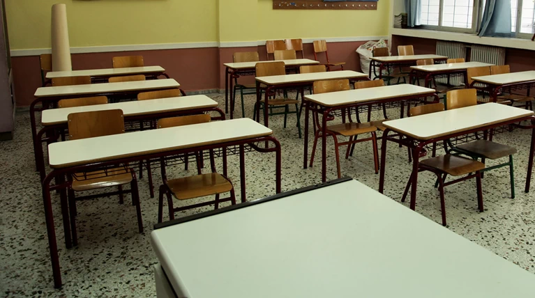 Σε διαθεσιμότητα η δασκάλα δημοτικού στον Αλιμο-καταγγελίες από 170 γονείς