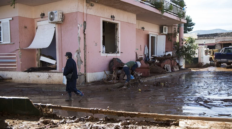 1512 σπίτια & επιχειρήσεις κατεστραμμένα σε Μάνδρα-Ν.Πέραμο