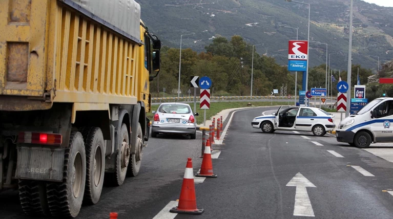 Διακόπτεται η κυκλοφορία στην Κοιλάδα των Τεμπών