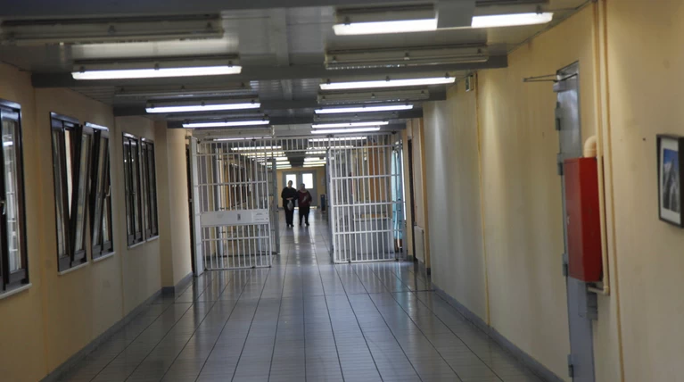 Πέθανε φρουρούμενη στο νοσοκομείο έγκλειστη στις φυλακές Θηβών