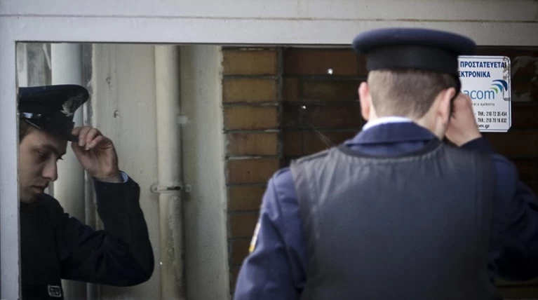 Ποιοι κρύβονται πίσω από την επίθεση στο ΑΤ Καισαριανής