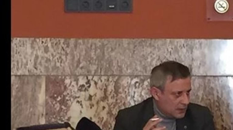 Οι θεριακλήδες του ΣΥΡΙΖΑ: Μετά τον Σπίρτζη & ο Βέττας με «λαθραίο» τσιγάρο