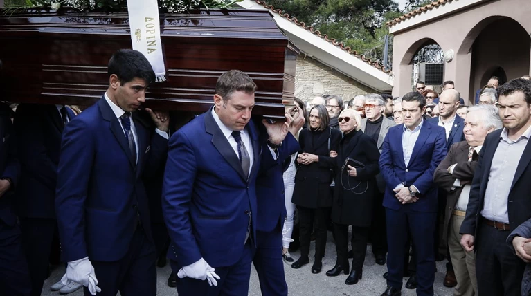 Βαθιά συγκίνηση στην κηδεία του Βασίλη Μουλόπουλου