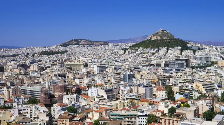 Καιρός: Αραιές νεφώσεις και υψηλές θερμοκρασίες
