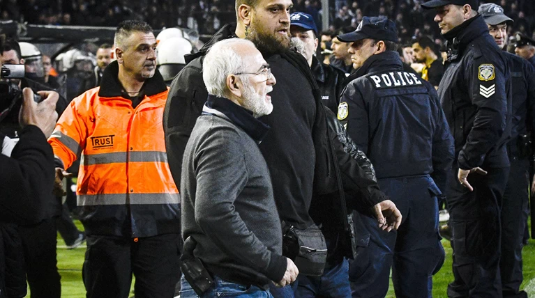 Τι γράφει το φύλλο αγώνος για την "έφοδο" Σαββίδη και το όπλο