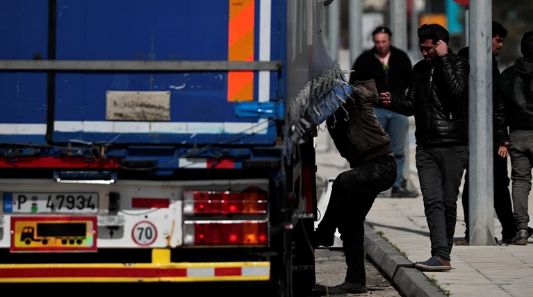 Μια σύγχρονη Οδύσσεια: Οι μετανάστες στο λιμάνι της Πάτρας