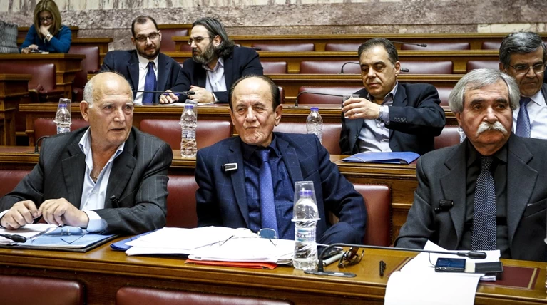 Ομοβροντία από Σπίρτζη, Μαυραγάνη, Λυμπερόπουλο κατά της Taxibeat