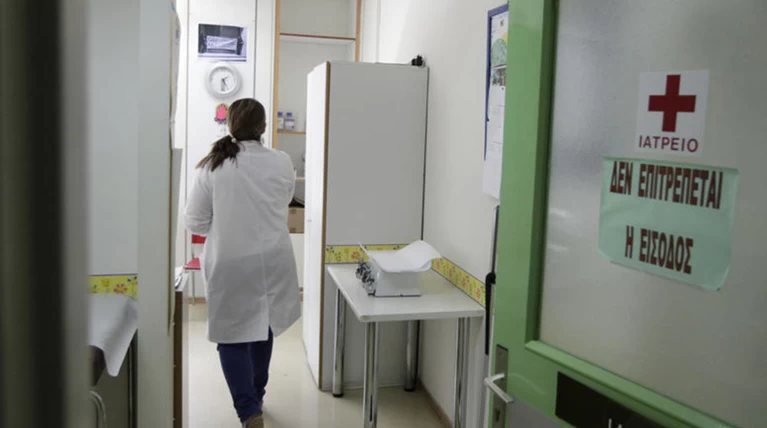 Περίθαλψη τέλος για όσους επαγγελματίες δεν πληρώνουν εισφορές