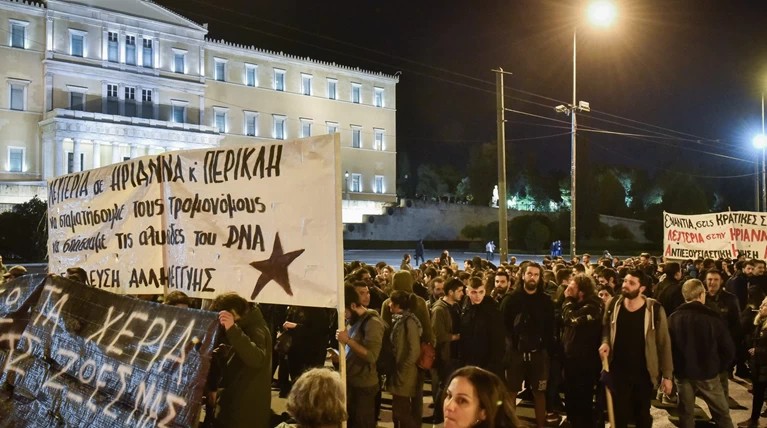 Πορεία αλληλεγγύης στο κέντρο της Αθήνας για την Ηριάννα και τον Περικλή