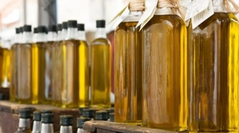 Για νοθευμένο ελαιόλαδο προειδοποιεί ο ΕΦΕΤ: Παράνομο εργαστήριο παρασκευής