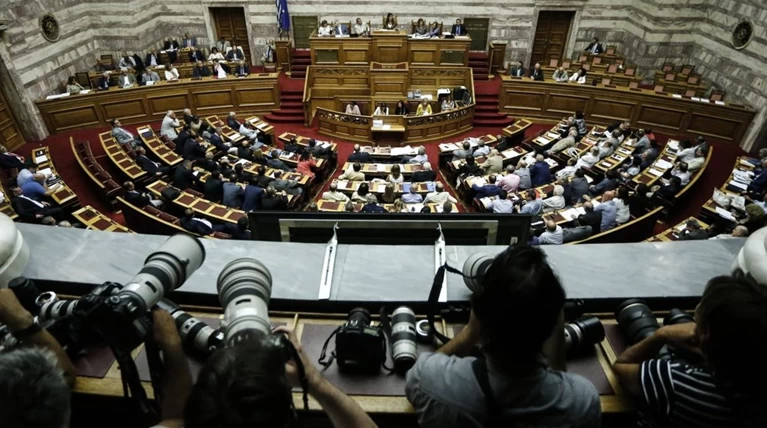 Μάχη μέχρις εσχάτων για τις πολυπόθητες ψήφους του Κέντρου